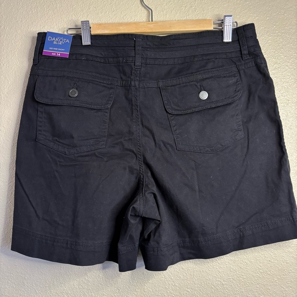 Dakota Blue Women's Black Cargo Shorts - Picture 2 of 5